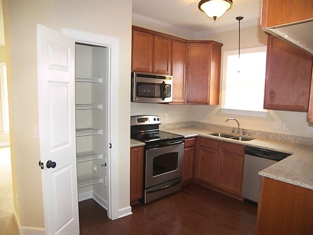 Tryon Place Townhomes Dickens Kitchen