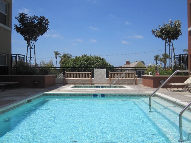 Atlas in Hillcrest pool and jacuzzi